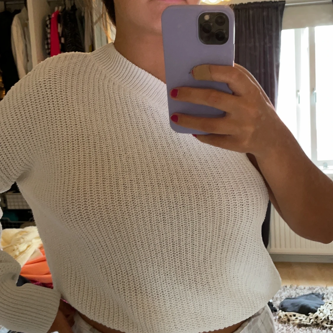 stickad tröja med detalj