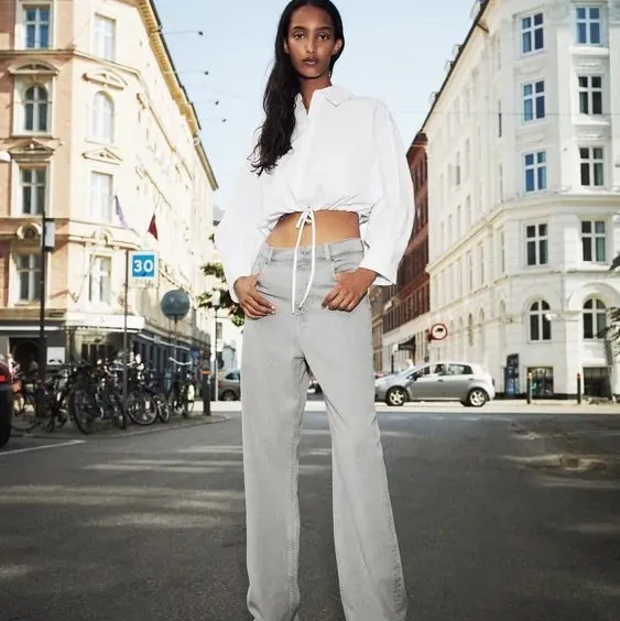 Populära Zara jeansen; 90’s full length gråa! Strl 38. Egna bilder vid intresse ❤️  Använda max 5 gånger! Köpare står för eventuell frakt . Jeans & Byxor.