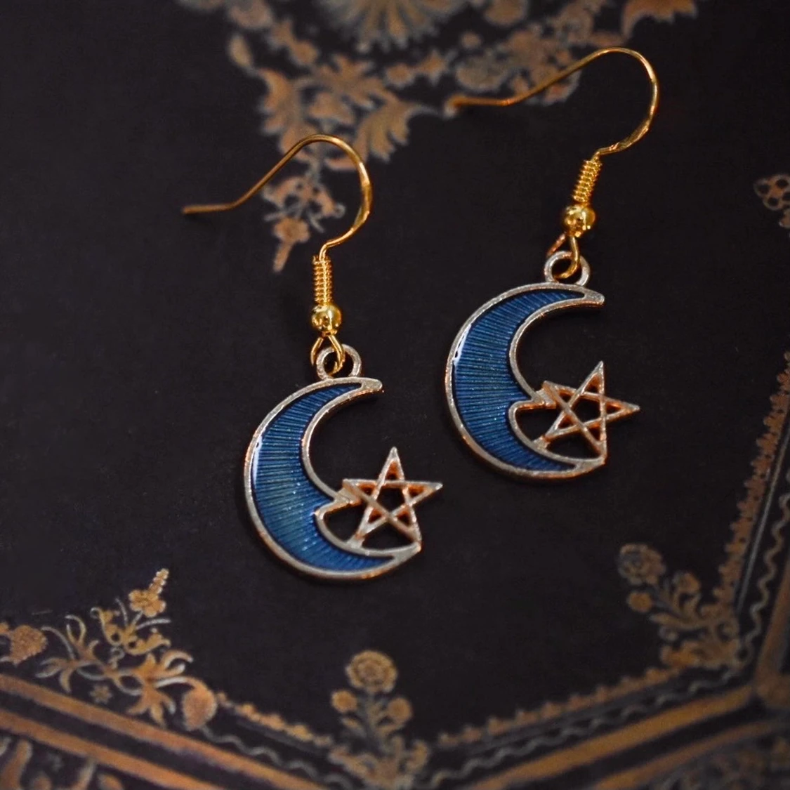Örhängen med blå månar