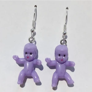 Bebis lila - Trendiga Bebis örhängen❗️Fri Frakt❗️🔔Vänligen meddela bara om du har funderingar eller om du har bestämt dig för att köpa🔔