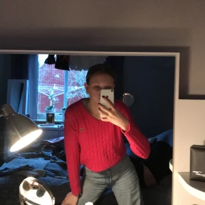 Stickad tröja - Fin stickad rosa Lacoste tröja inte använd mycket 💕