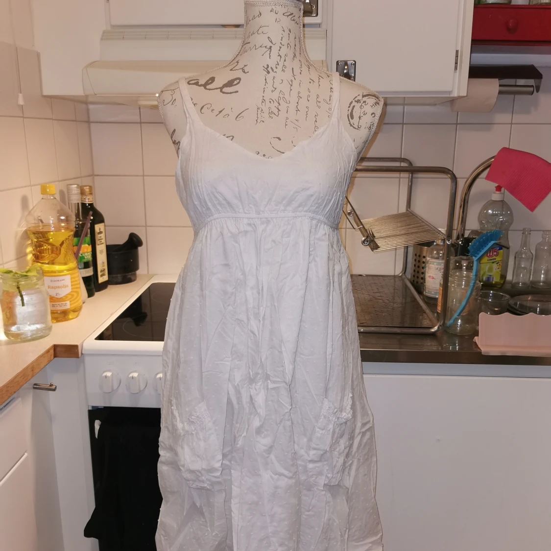 Romantisk klänning med stretch i medium-large, fin till sommar och studenten