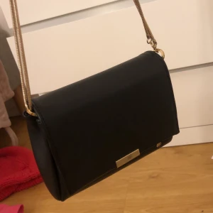 Edblad väska - Väsja från edblad! Köptes för 400kr om jag minns rätt, aldrig använd! Den är as gullig 