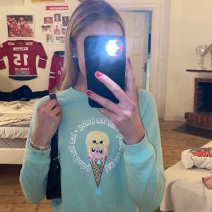 Sweatshirt!  - Så härlig sweatshirt från Stradivarius! Perfekt till alla tillfällen. Kan fraktas om köparen står för frakten. 