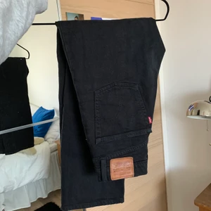 Levis Jeans  - Levis’S jeans i modellen Ribcage Straight❤️ Säljer pga att de är förkorta för mig som är ca 170. Köparen står för frakten men kan också mötas upp i Stockholm! 