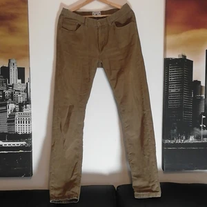 GANT Manchesterbyxor W31/L34 - GANT Manchesterbyxor i storlek W31/L34. Färgen är khaki, lutar lite åt grönt. Plagget har Gant-logga på höger bakficka. Inga defekter. 