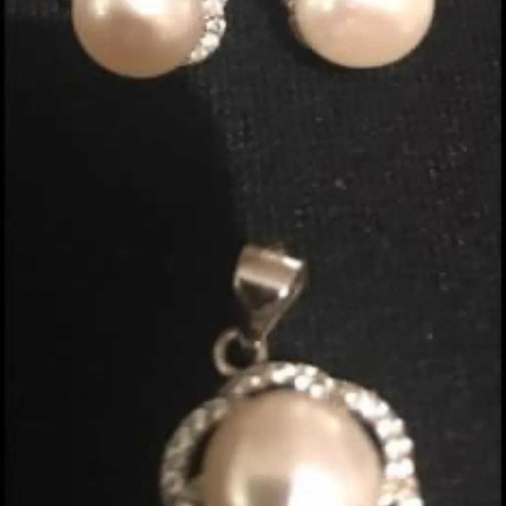 Äkta silver med äkta pärlor köpta i Dubai. Accessoarer.