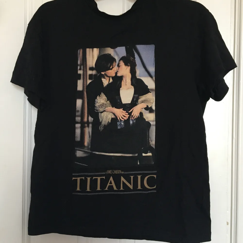 Titanic t-shirt, skönt material och snygg . T-shirts.