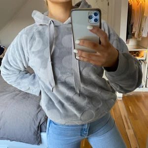 Lång hoodie från Hunkemöller - En super mjuk och mysig hoodie från Hunkemöller. Kostar 75kr plus frakt. Storlek M 