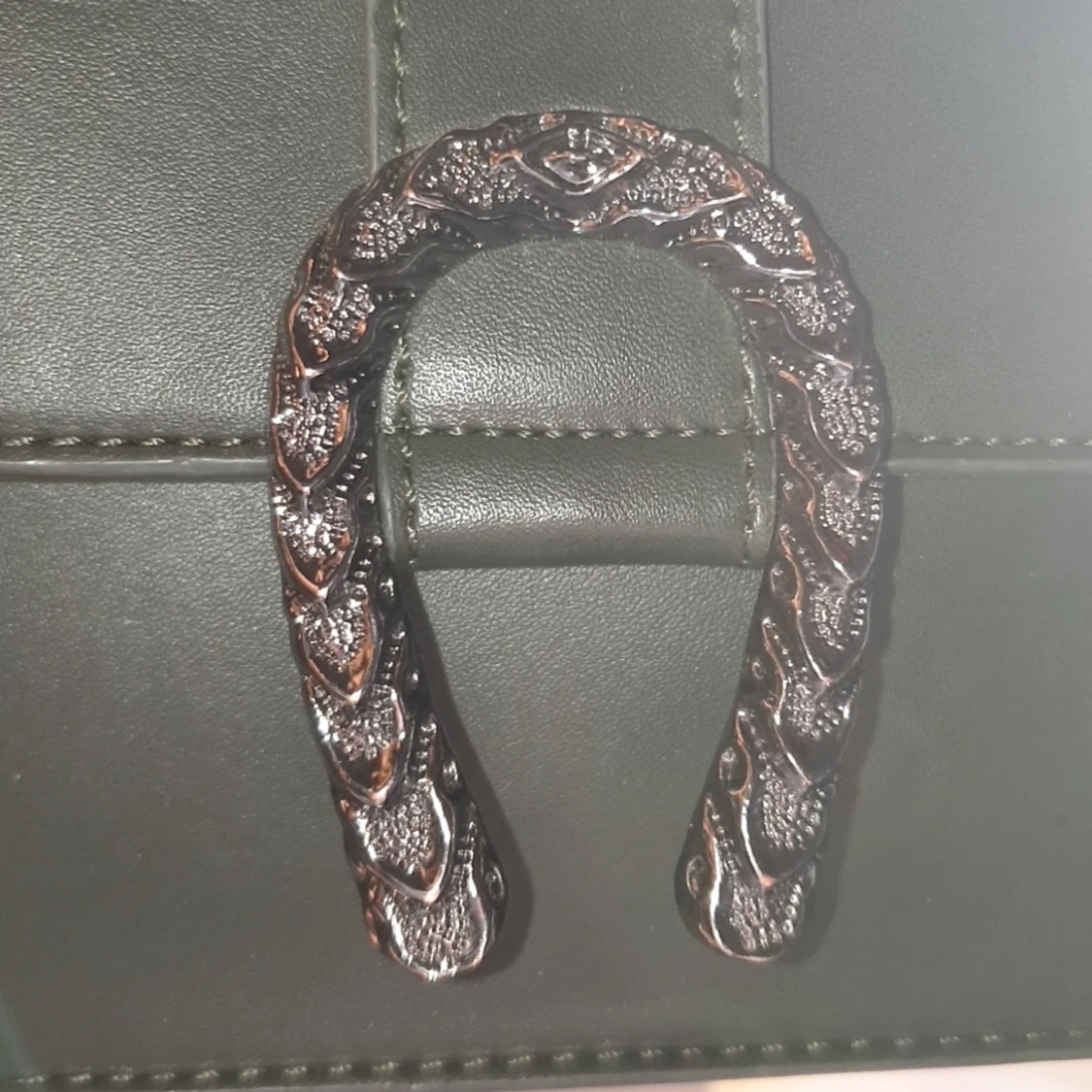 Handväska med axelband. - 91