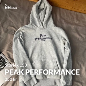 Peak performance  - En hoddie från peak performance i storlek 150.