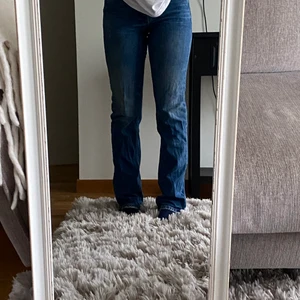 Zara Jeans  - Säljer nu minna zara jeans som jag råkade köpa 2 av samma storlek. Dom är helt oanvända har lapp kvar💗