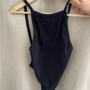 Body  - Säljer en body i svart i fin skick 