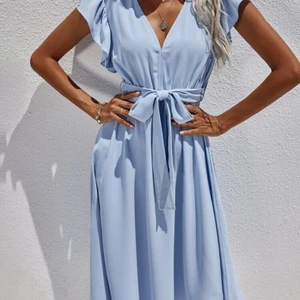 Ny elegant klänning sommar fest  volang - Helt ny klänning med volang Str XS men mkt stretchig 