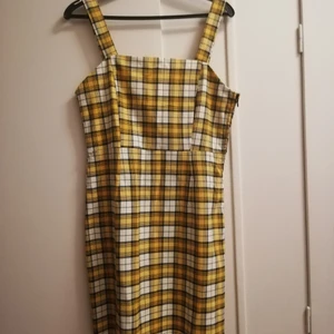 Rutig klänning från h&m - Bra skick, sällan använd. 