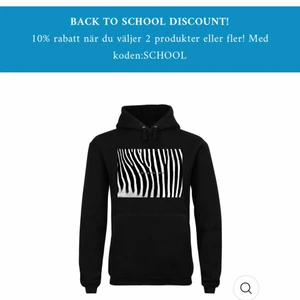 Hoddie - The coolest elephant hoddie med trycket ”fucked up”! Säljar då jag inte använder längre. Nypris 599 kr.