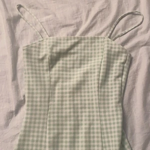 Hm klänning  - Köpt för typ ett år sedan, passar inte mig för jag har s 