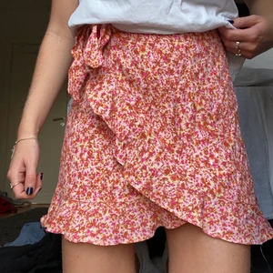 Rosa orange omlottkjol - Skriv för frågor!