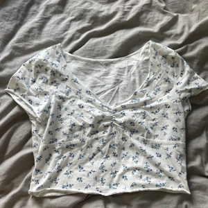 Topp - Jättefin topp i str. S i bra skick! Säljer då den inte kommer till användning. Frakt tillkommer 