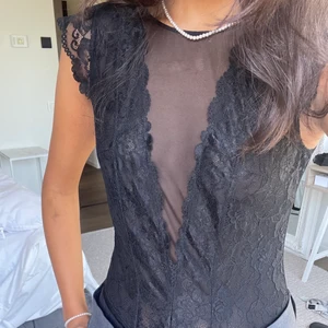 Svart topp🌼 - Super snygg body i spets!! 3 för 2 på allt❤️❤️