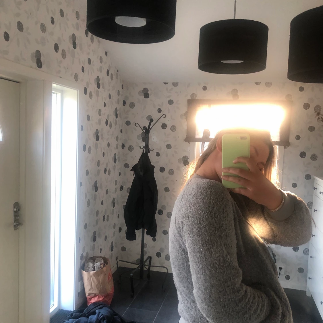 Grå fluffig kofta  - 91