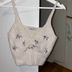Pull&bear topp - Jättegullig stickad topp från pull&bear! Använt den ett par gånger men inte på länge!💕