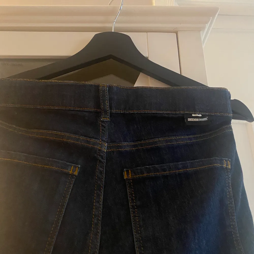 Bootcut jeans ifrån DrDenim, köpta ifrån Plick! Stretchiga å jätte sköna. Första bilden är lånad💙. Jeans & Byxor.