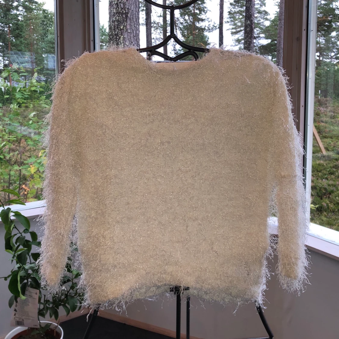 Vit tröja men skimrande inslag