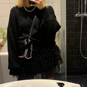 Stickad tröja  - Svart stickad tröja, storlkek xs men passar även som s och m