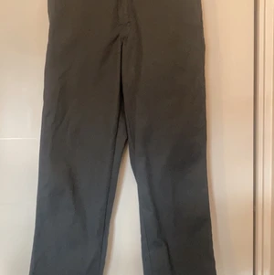 Dickies 874 Orginial Fit - Typiska Dickies-workpants i snygg grå färg.                   Bra skick och väldigt bekväma. Storlek 30 x 32