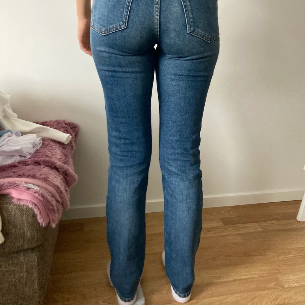 Acne jeans straight fit, 24/32 modellen är 175 lång, mid Waist . Jeans & Byxor.
