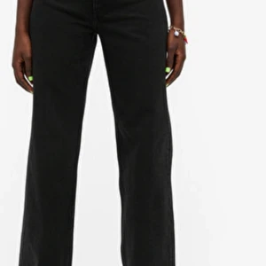 Jeans - ett par jeans ifrån monki i strl 25, säljer då dom är för korta på mig:( dom är i superbra skick! frakt tillkommer