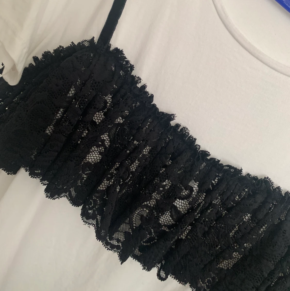 Topp med detaljer - 91