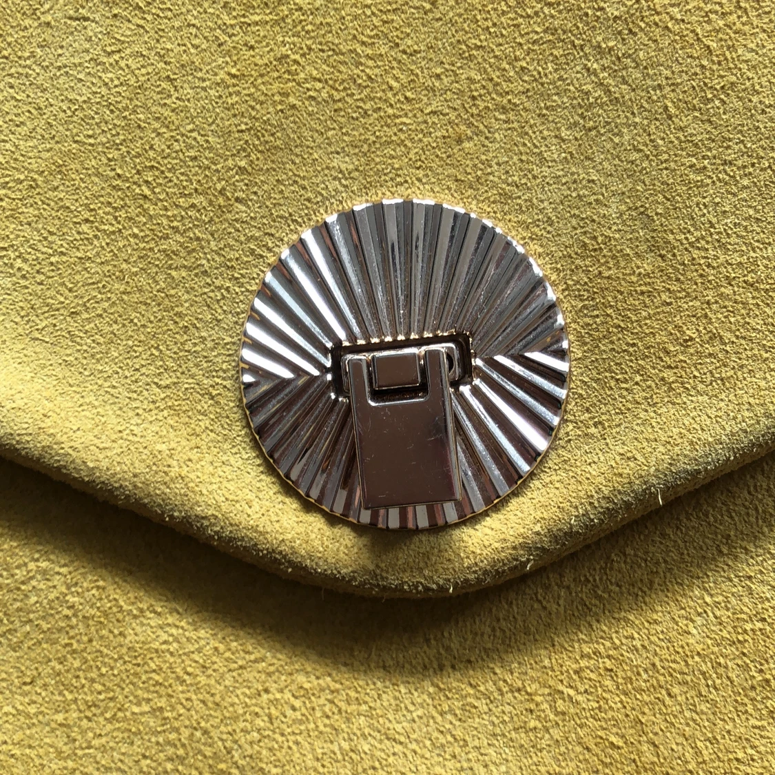 Gul kuvertväska från Mango - 91