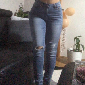 157 lager - Ett par blåa jeans från 157 lager. Använt dessa jeansen två gånger bara. Jeansen är i storleken S och är väldigt sköna❤️ 