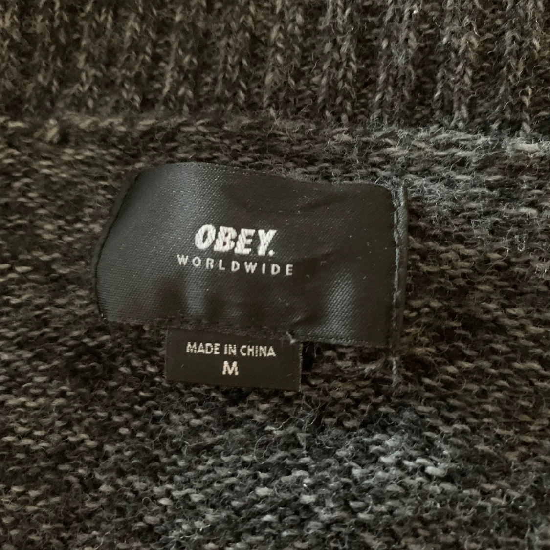 Stickad kofta från OBEY strl M - 91