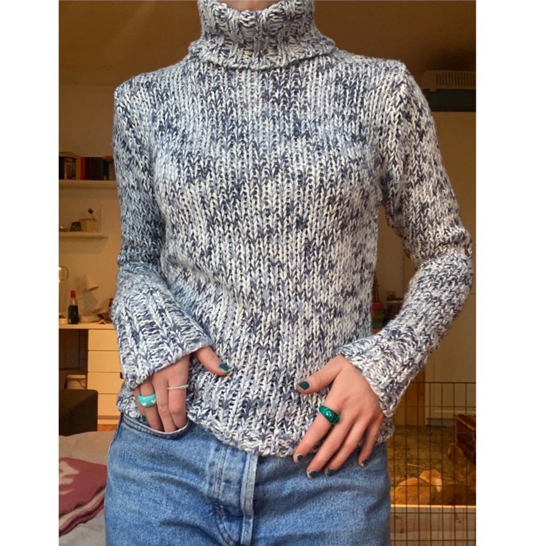 Blå stickad polotröja 