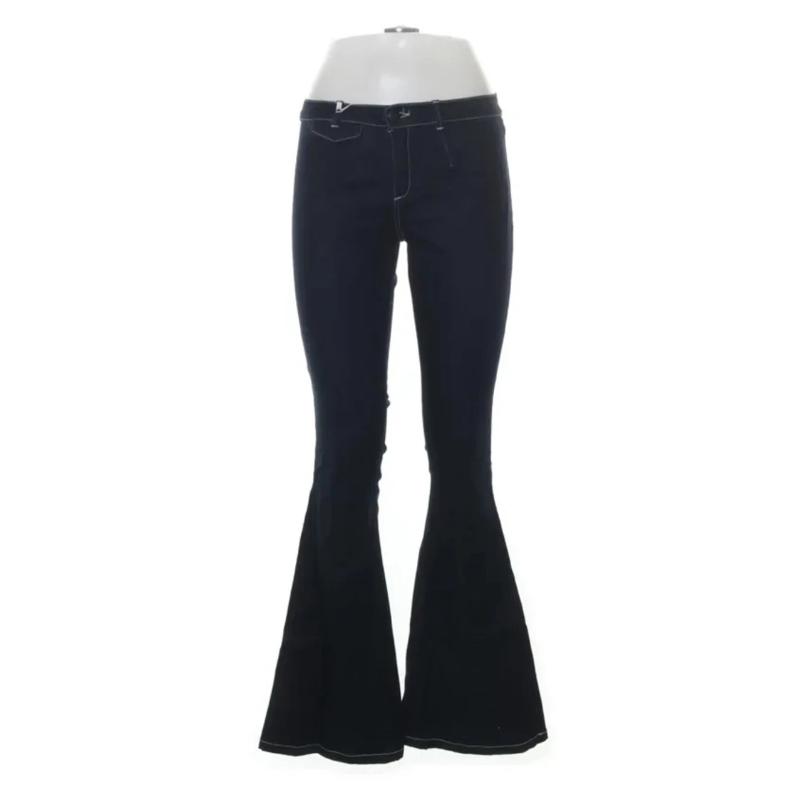 Utsvängda lågmidjade jeans