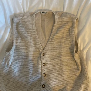 Cool väst - Jättecool väst som tyvärr är alldeles för stor för mig. Frakt inkluderat i priset 