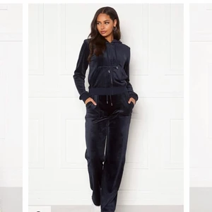 SÖKER JUICY SETT - Helst svart,grå,mörk blå,beige.Skriv om ni har storlek XS,S 