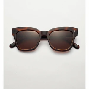 Chimi 005 Tortoise - Säljer mina Chimi 005 Tortoise då dom inte kommer till någon användning för mig. Allting i bild 3 ingår tillsammans med solglasögonen. Säljer för 500kr 🤎