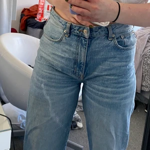Jeans - Sköna jeans som passar till allt, säljer på grund av för stora💚 köparen står för frakt, priset kan diskuteras💜