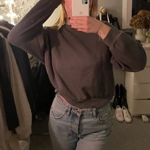 Sweatshirt med tryck på ryggen  - Använd 3 gånger❤️