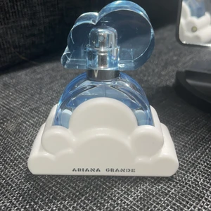 Ariana grande Cloud EDP - 200 Kr + Frakt❤️ DM vid intresse. 