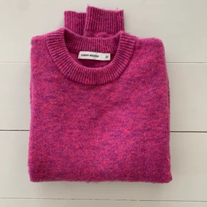Carin Wester tröja rosa/lila storlek M - Stickad tröja från Carin Wester, använd 3 ggr. Storlek medium. 