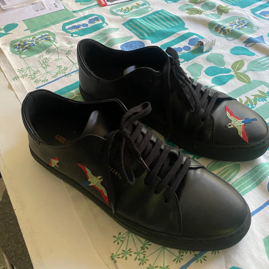 Arigato skor stl 45, nästan helt nya - 90