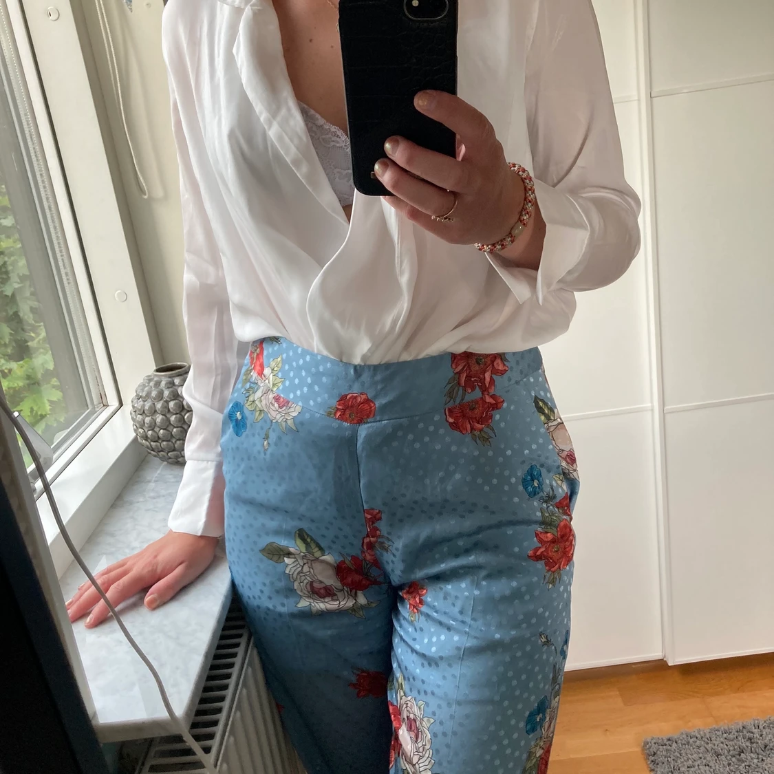 Fin silkesblus blus från Vero Moda i storlek S.  - 91