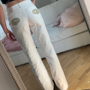 Vita jeans - Skitsnygga vintage lågmidjade jeans! Älskar dom och kommer endast sälja för bra bud❤️