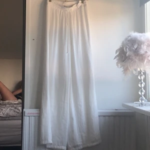 Linnebyxor  - Presic nya byxor som kom utan returnerings lapp därför går dom inte att byta 