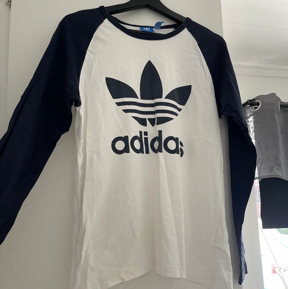 Fin tröja från Adidas. Tröjor & Koftor.